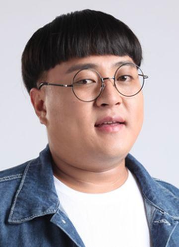 劉明