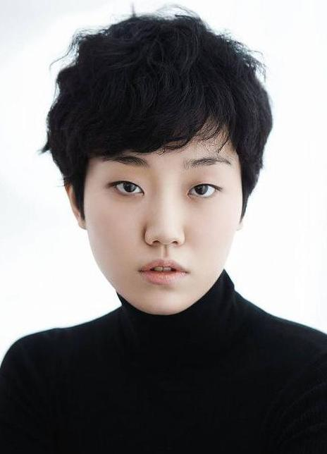 李周英 李周英