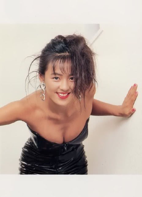 中村綾